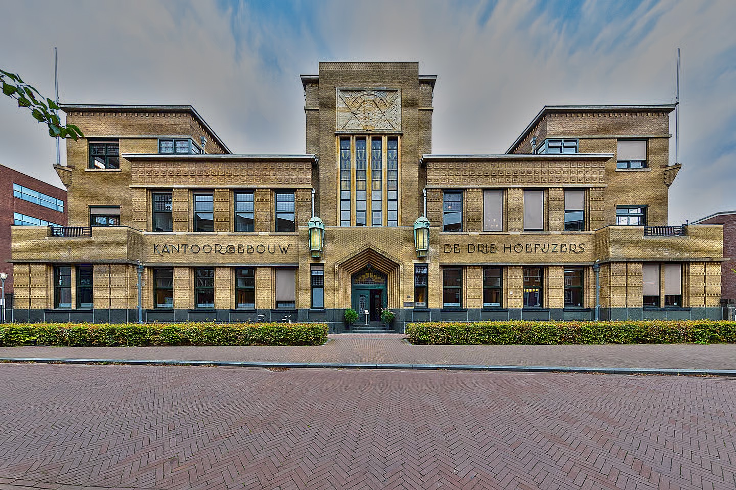 Voorgevel van De Drie Hoefijzers aan de Ceresstraat 13 in Breda
